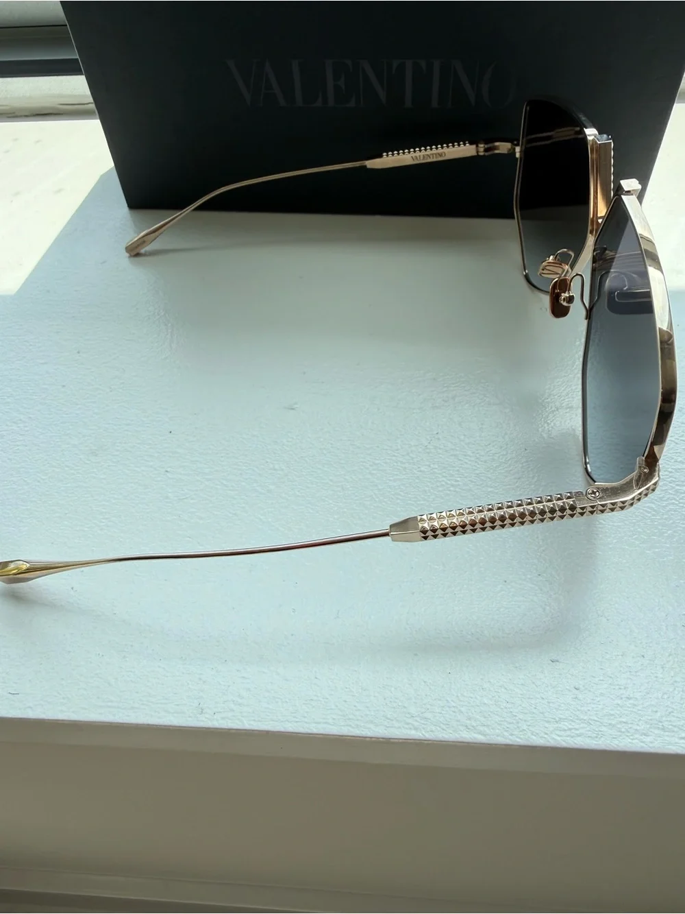 Valentino VLS-115A Gold Geometric Shield Sunglasses Gray Gradient | New - Picture 4 of 8